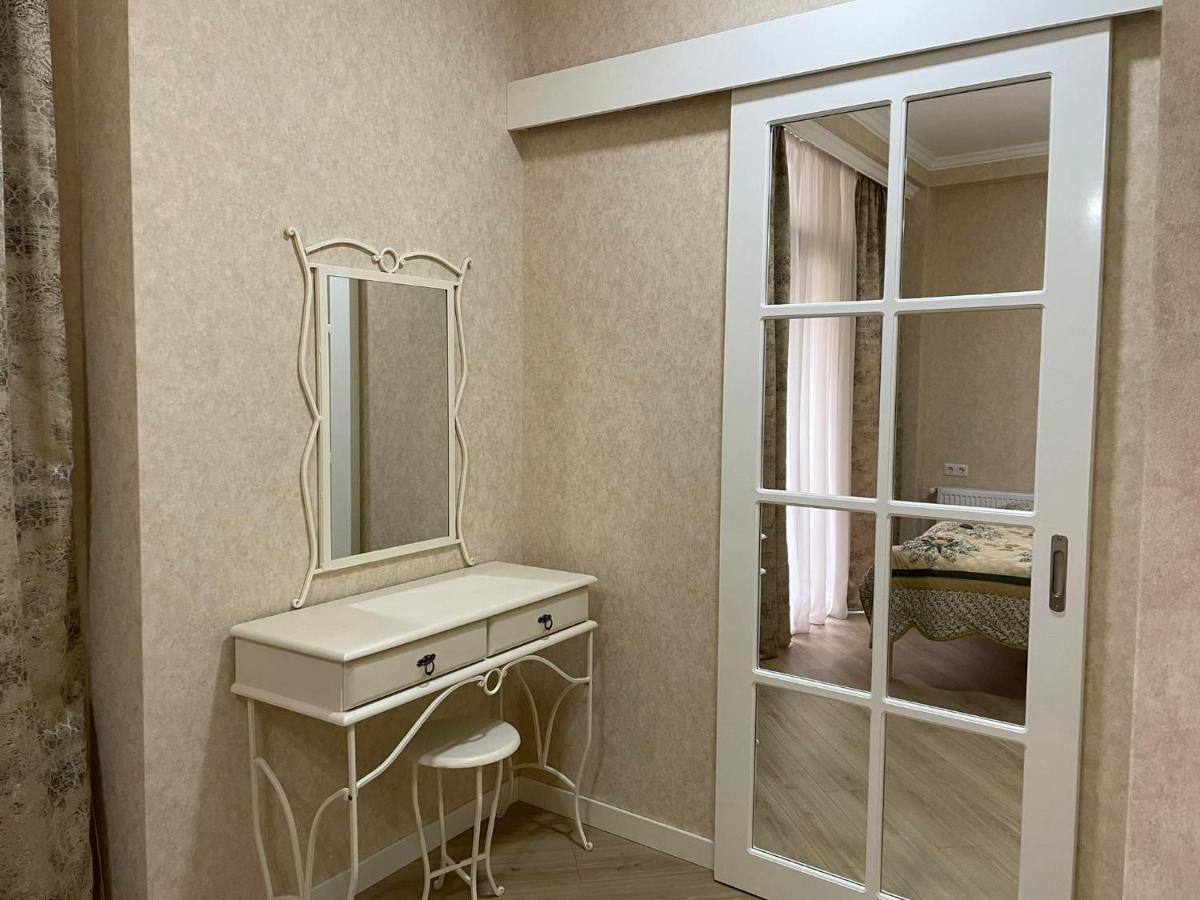 City Centre Apartment Koetaisi Buitenkant foto