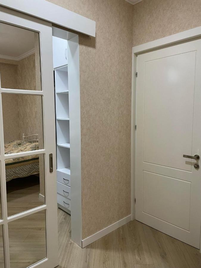 City Centre Apartment Koetaisi Buitenkant foto