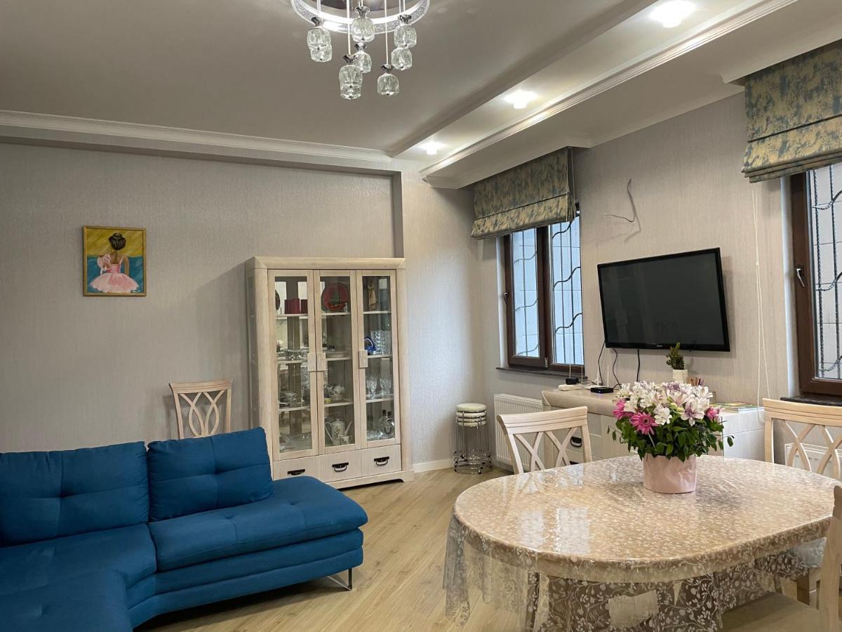 City Centre Apartment Koetaisi Buitenkant foto