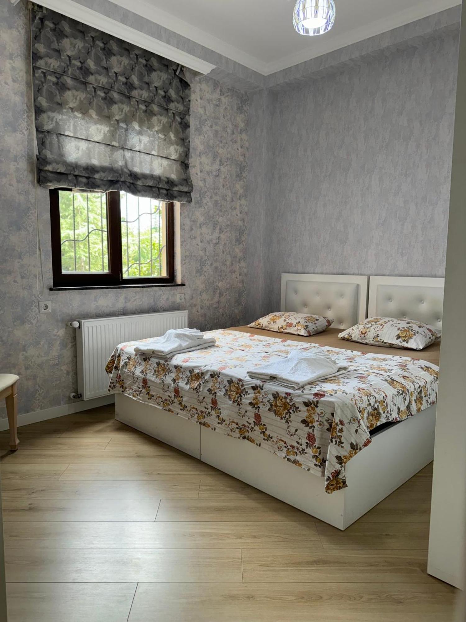 City Centre Apartment Koetaisi Buitenkant foto