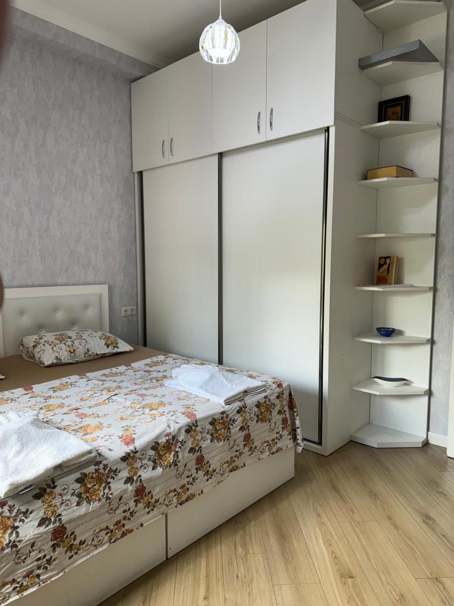 City Centre Apartment Koetaisi Buitenkant foto